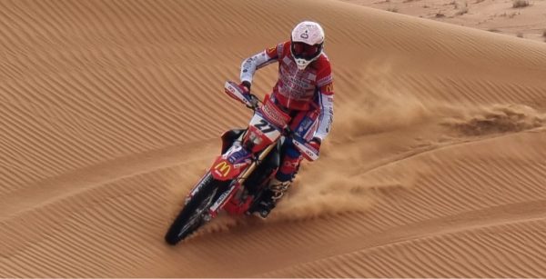 بيدرو بيانكي براتا يحقق فوزاً لافتاً في رالي دبي الصحراوي برعاية هوندا للدراجات النارية