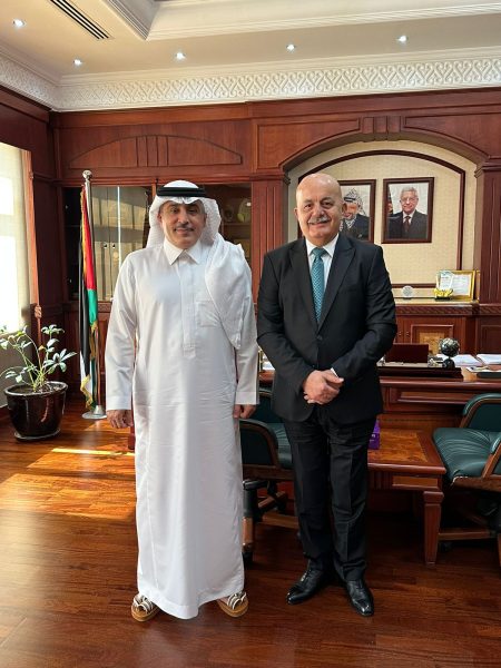 السفير يونس يطلع السفير السعودي في أبوظبي على تطورات الأوضاع في فلسطين