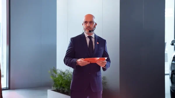 بعد نجاح معارض سوايست في دبي، الواقعة في شارع الشيخ زايد وفي منطقة ديرة، قامت شركة SOUEAST UAE بتوسيع أعمالها في العاصمة،